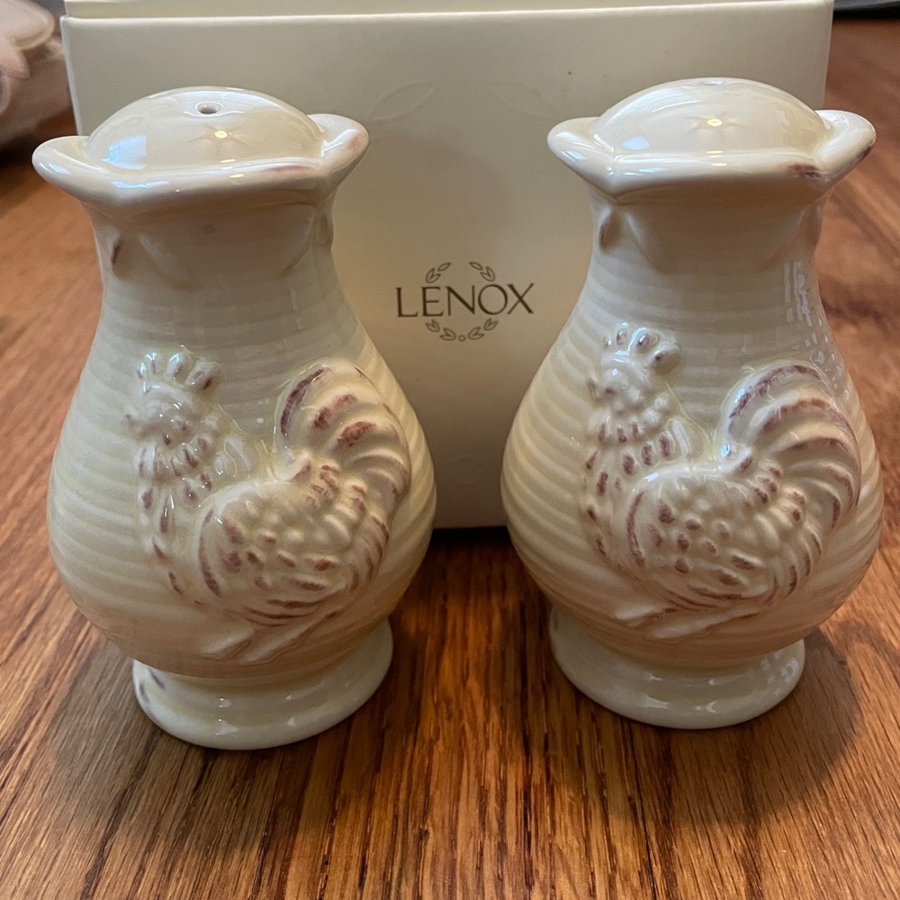 Lenox rooster salt and pepper shaker set
